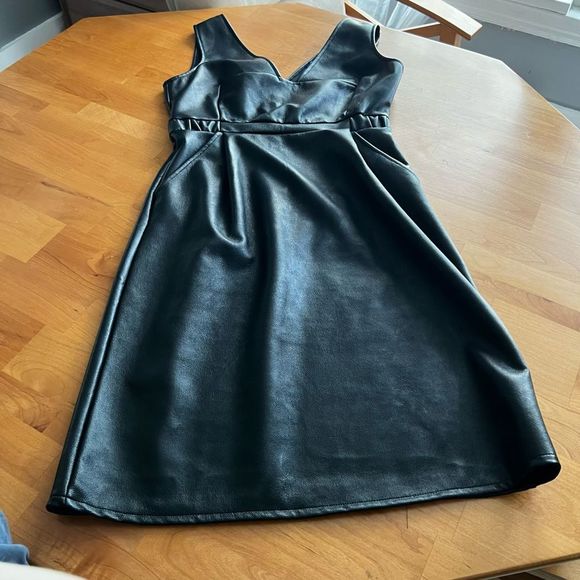 FRENCH CONNECTION faux leather v-neck dress Sz 8 - Picture 8 of 10